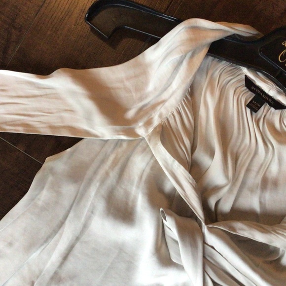 Ladies sleeveless blouse with attached scarf. Champagne colour Sz medium - Picture 8 of 9